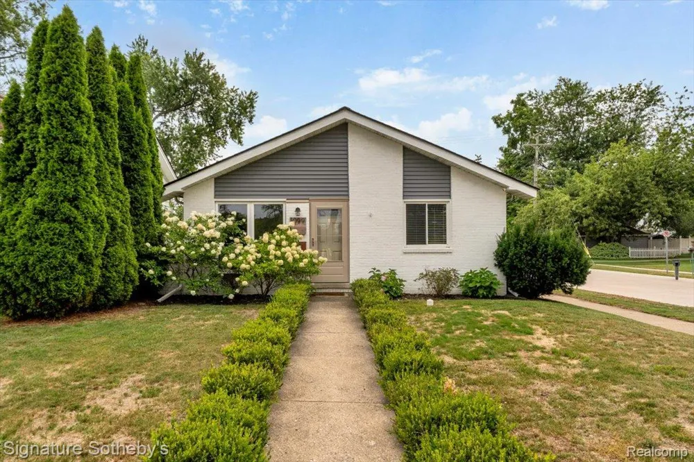 1099 Eaton Road Berkley City, MI 48072