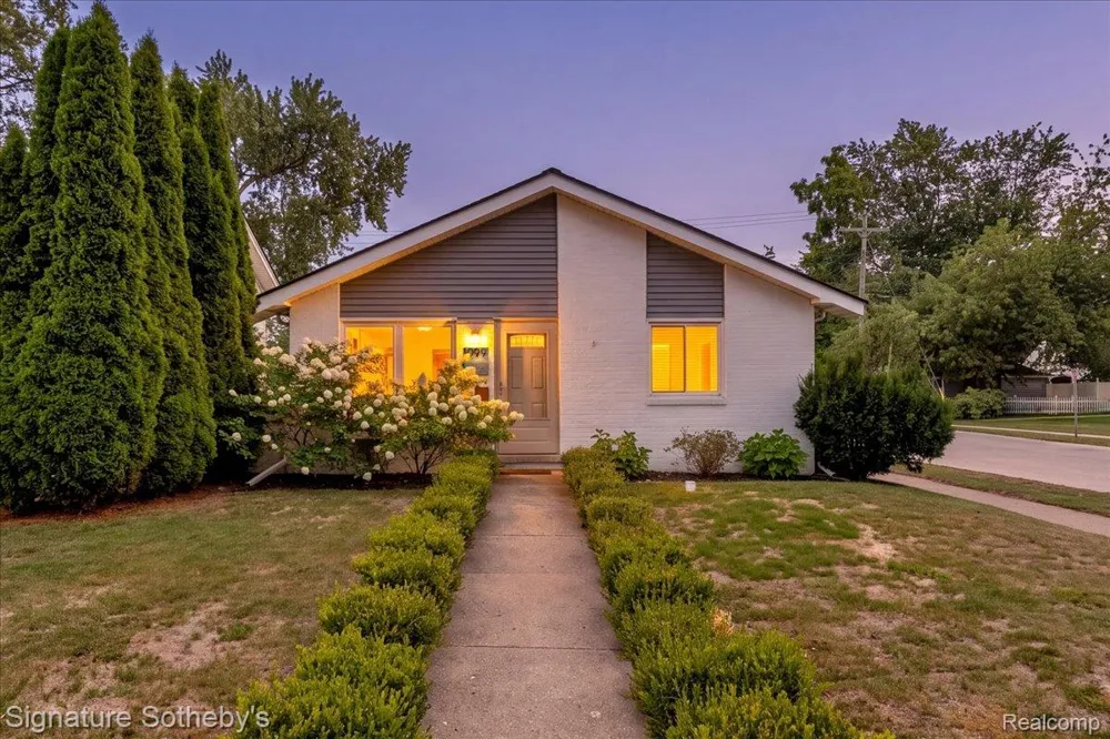 1099 Eaton Road Berkley City, MI 48072