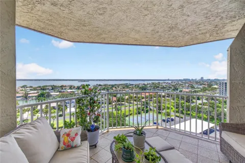 736 ISLAND WAY #1202