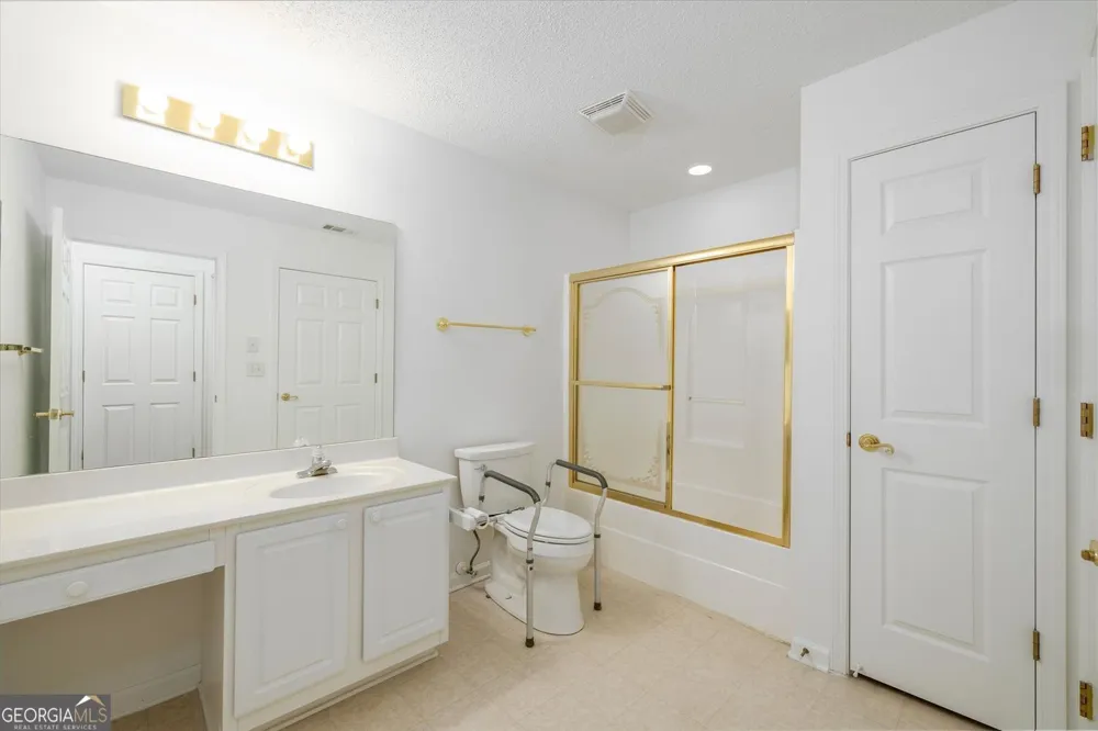 2191 Rockbridge RD Stone Mountain, GA 30087