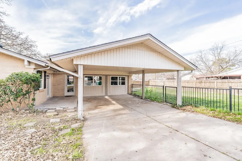 1721 Kay Avenue Bridgeport, TX 76426