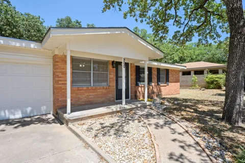 900 NW 11th Street
