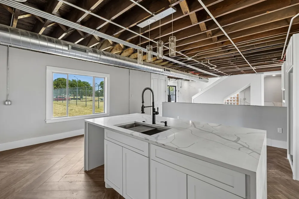 1200 E Maddox Avenue Fort Worth, TX 76104