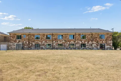 1200 E Maddox Avenue