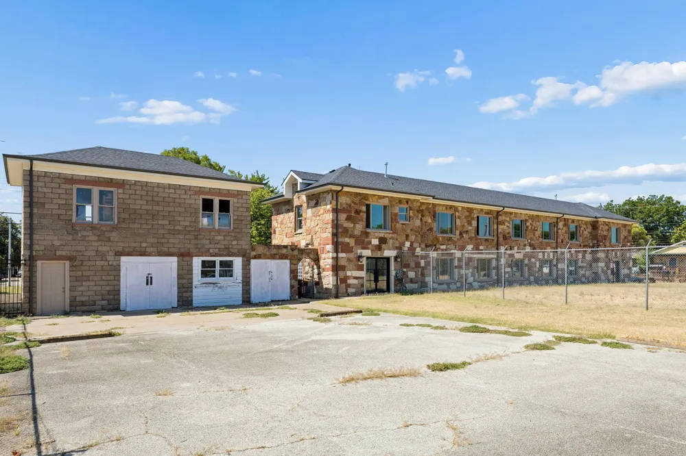1200 E Maddox Avenue Fort Worth, TX 76104