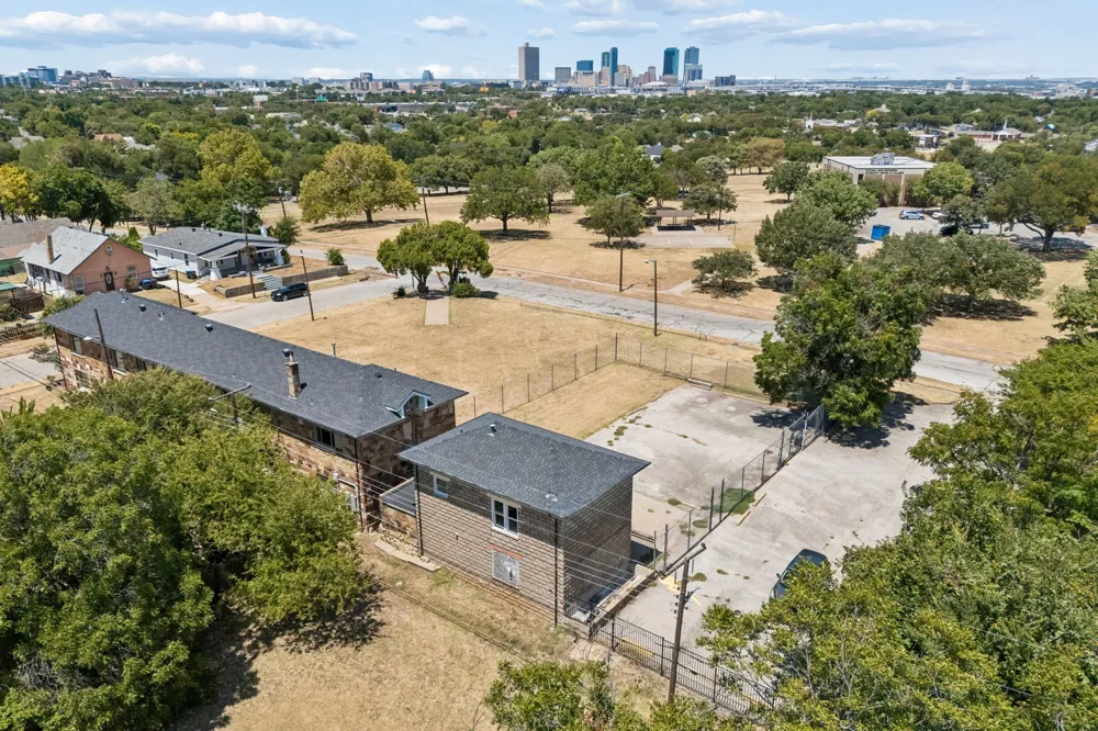 1200 E Maddox Avenue Fort Worth, TX 76104