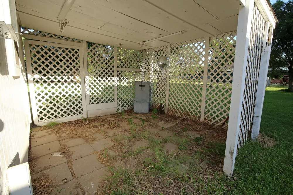 7101 2nd Street Hitchcock, TX 77563