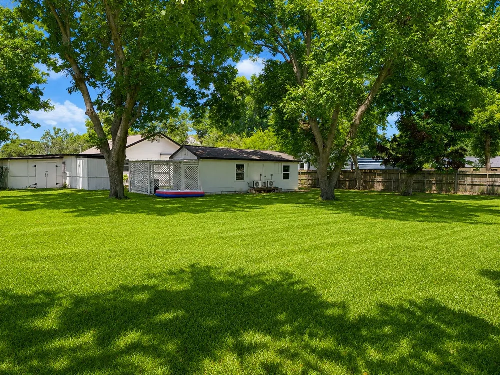 7101 2nd Street Hitchcock, TX 77563