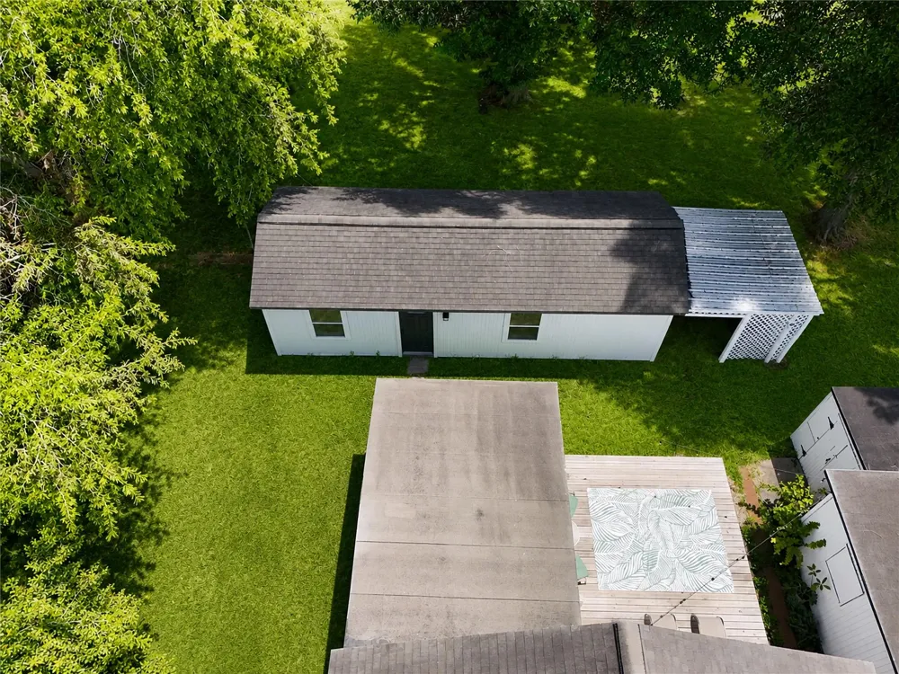 7101 2nd Street Hitchcock, TX 77563