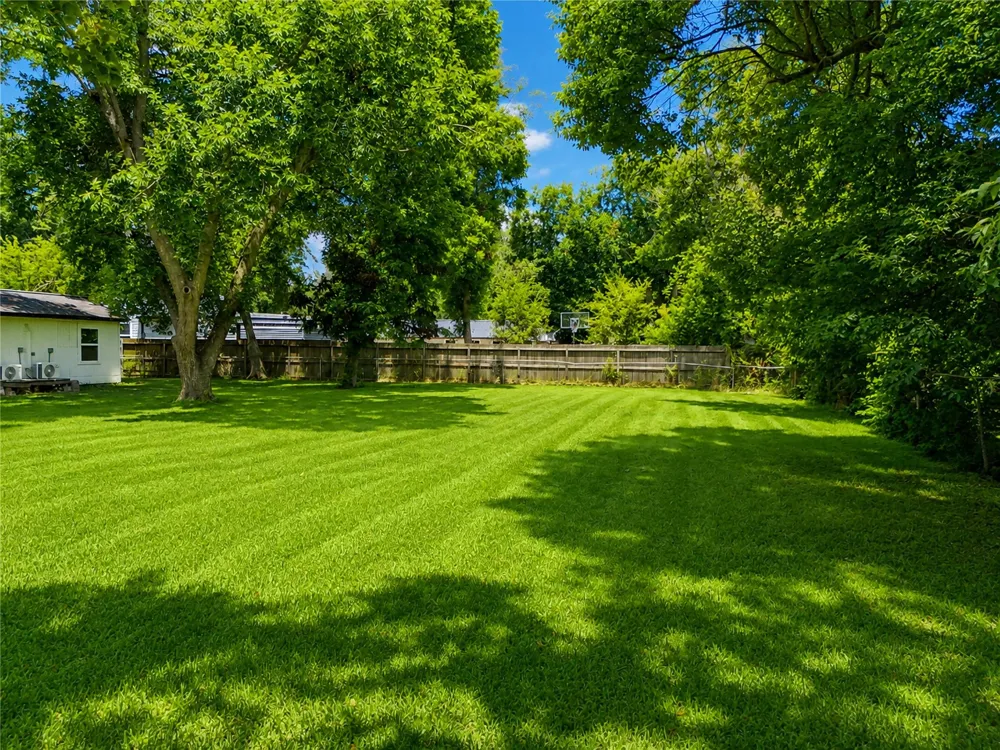 7101 2nd Street Hitchcock, TX 77563