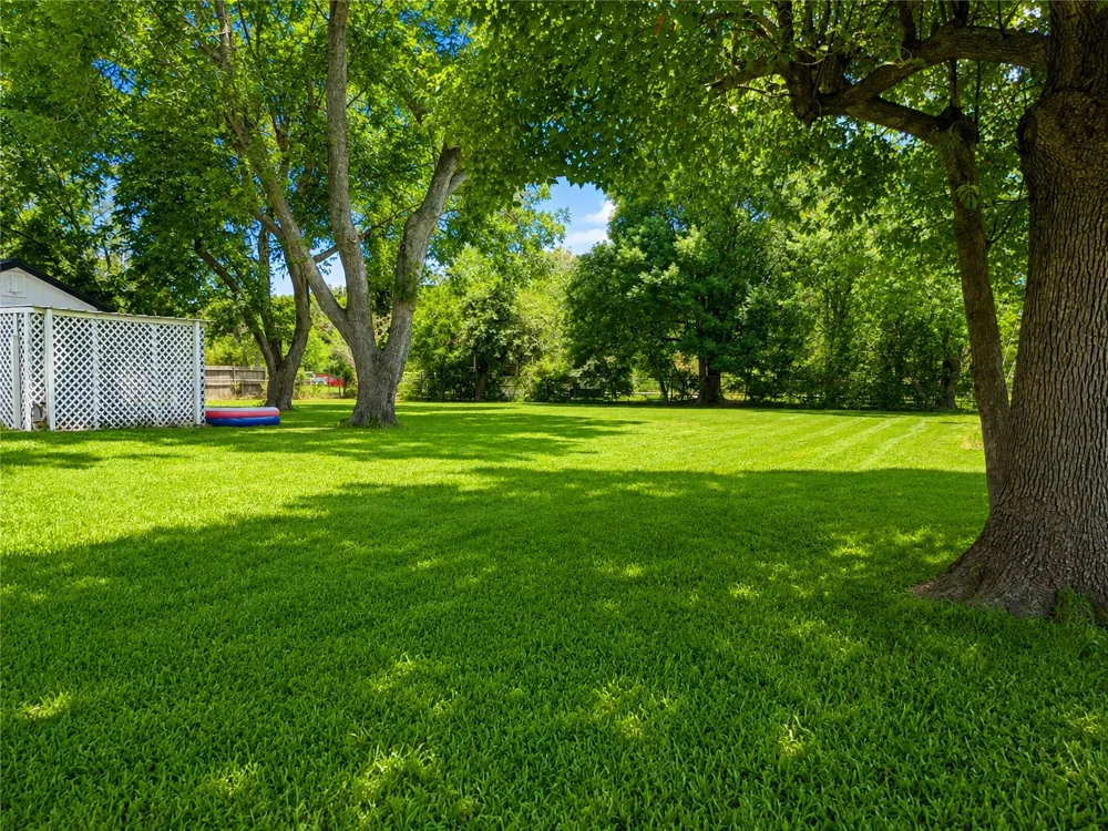 7101 2nd Street Hitchcock, TX 77563