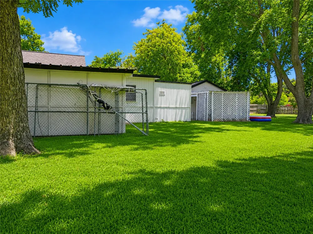 7101 2nd Street Hitchcock, TX 77563