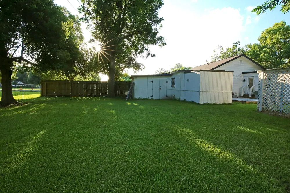 7101 2nd Street Hitchcock, TX 77563