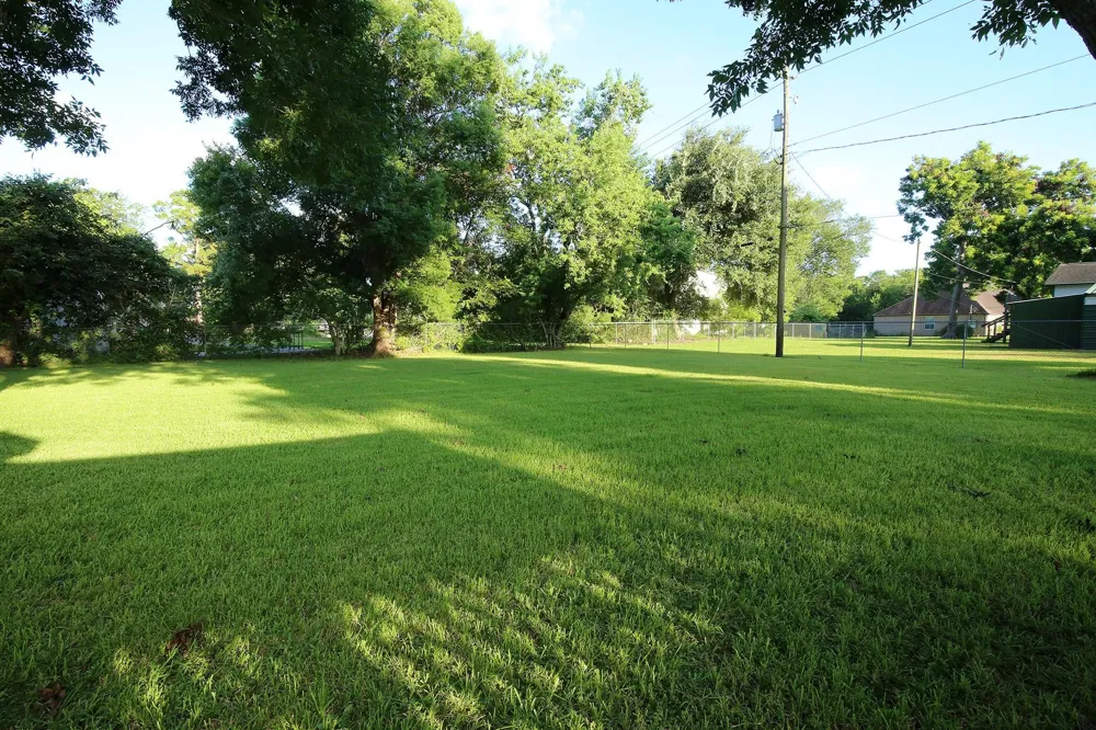 7101 2nd Street Hitchcock, TX 77563