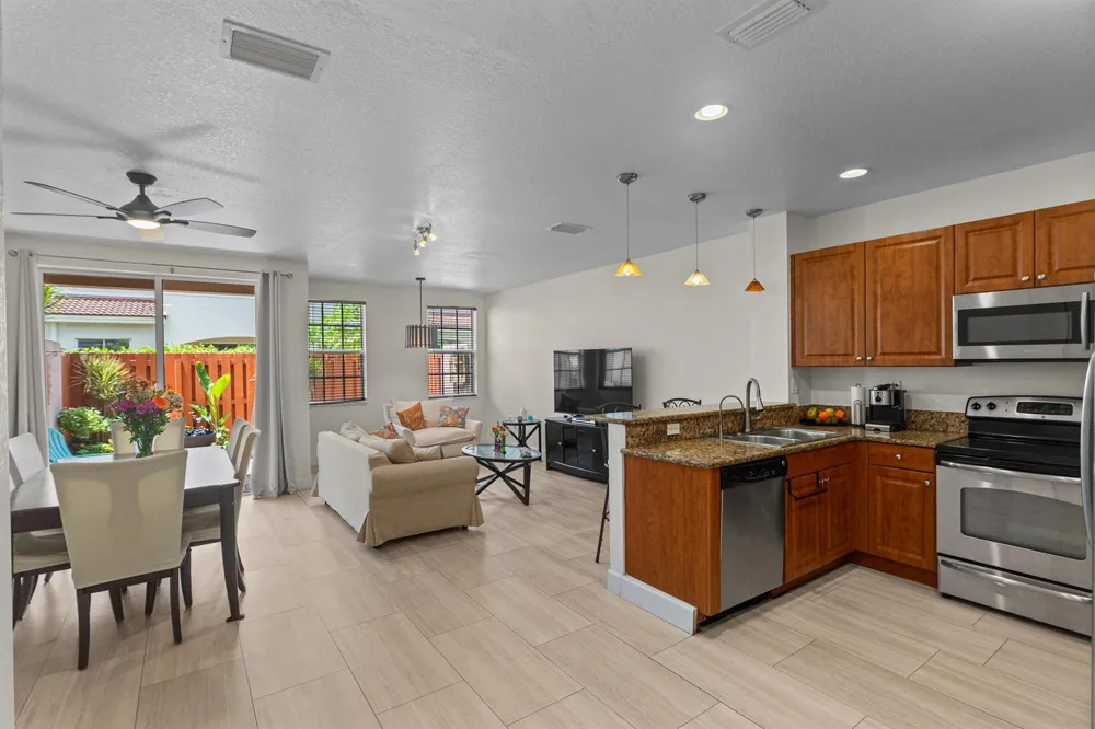 213 Las Brisas Circle Sunrise, FL 33326