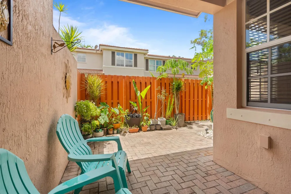 213 Las Brisas Circle Sunrise, FL 33326
