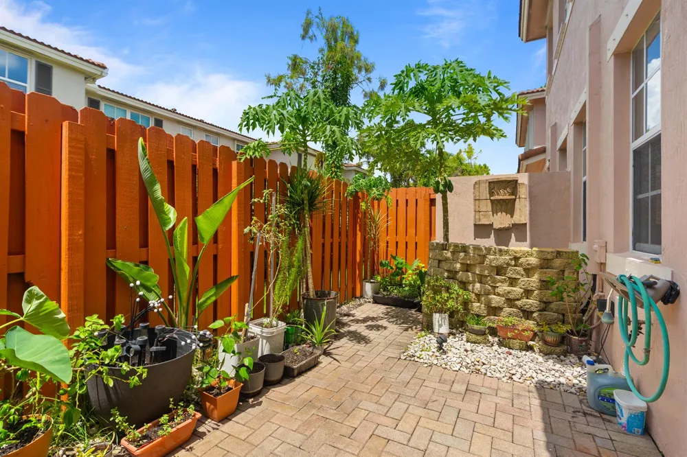 213 Las Brisas Circle Sunrise, FL 33326