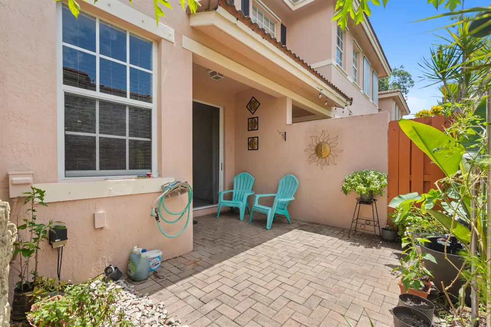 213 Las Brisas Circle Sunrise, FL 33326