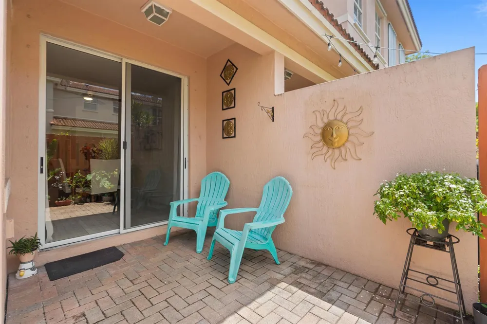 213 Las Brisas Circle Sunrise, FL 33326
