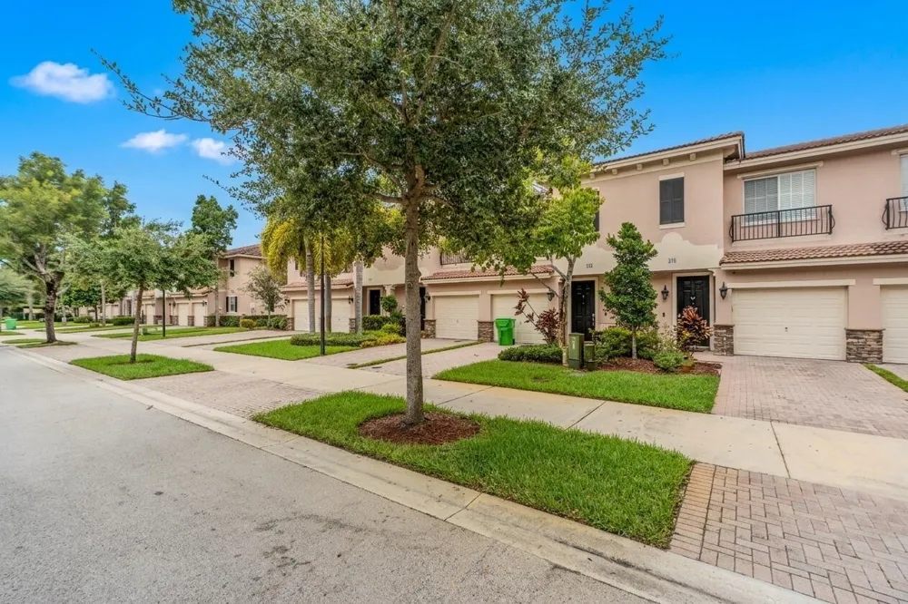 213 Las Brisas Circle Sunrise, FL 33326