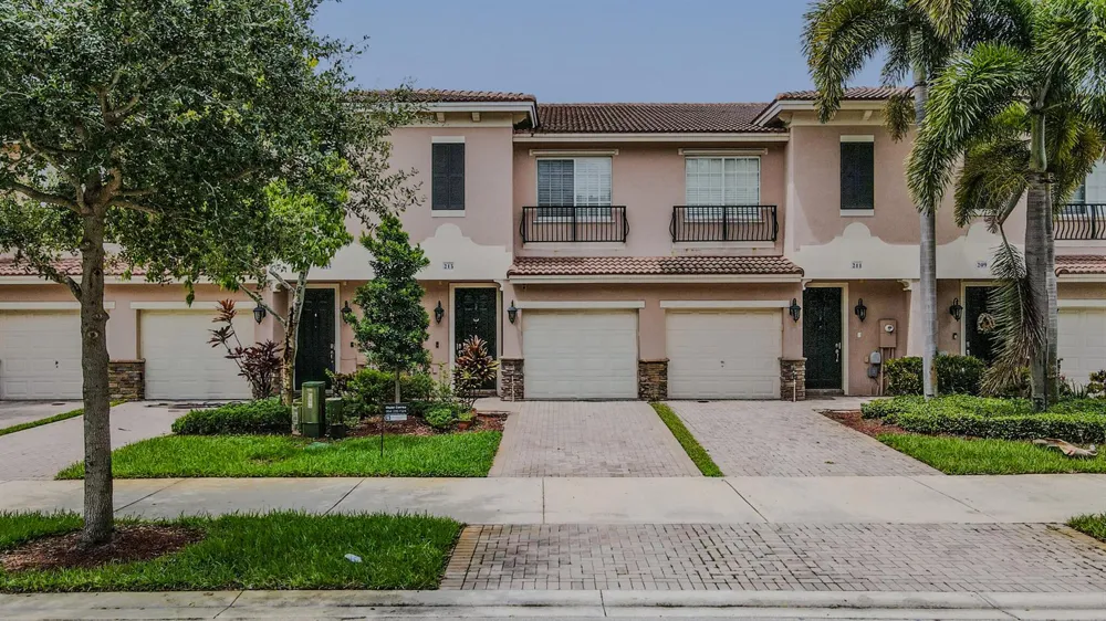 213 Las Brisas Circle Sunrise, FL 33326
