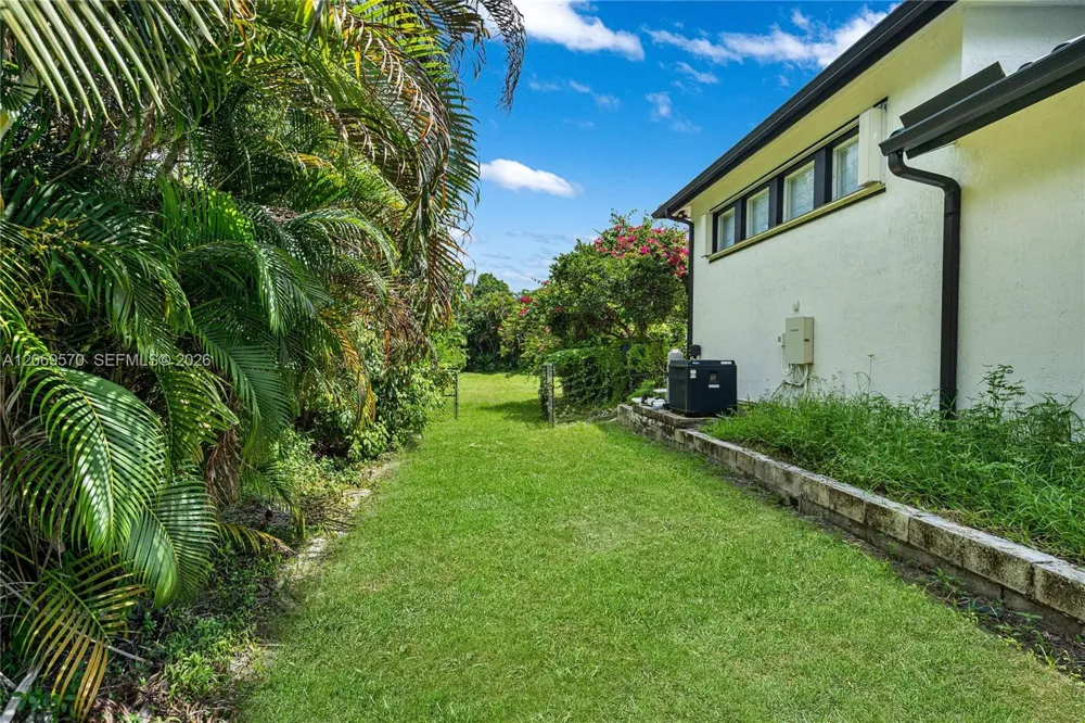10961 SW 31st Davie, FL 33328