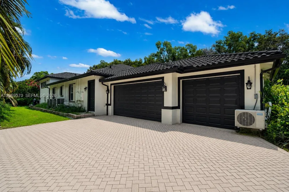 10961 SW 31st Davie, FL 33328