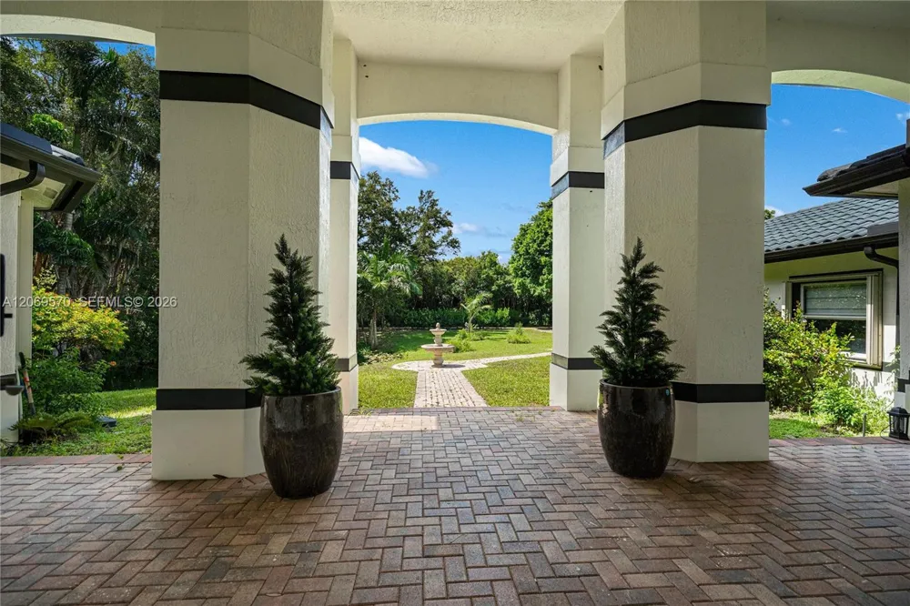 10961 SW 31st Davie, FL 33328