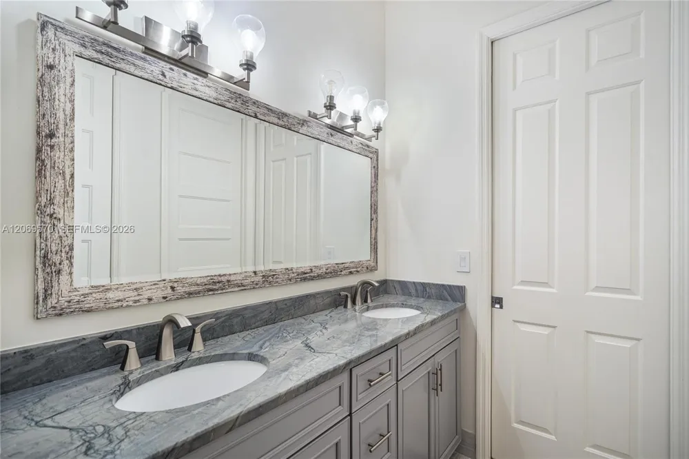 10961 SW 31st Davie, FL 33328