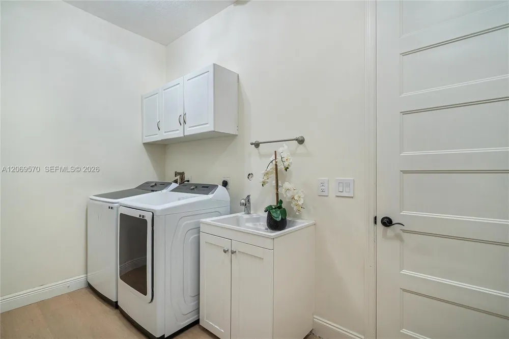 10961 SW 31st Davie, FL 33328