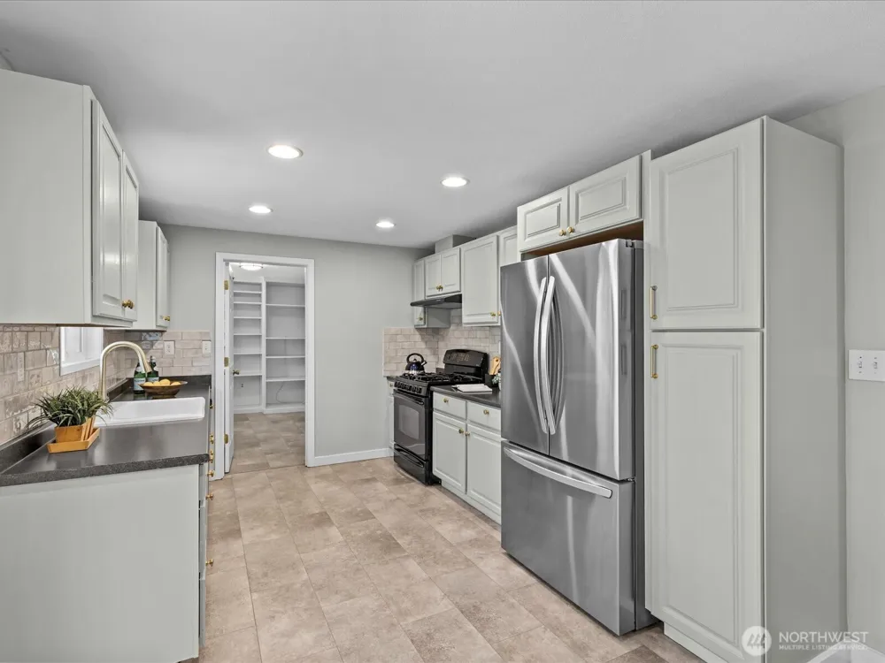 22628 87th Avenue W Edmonds, WA 98026