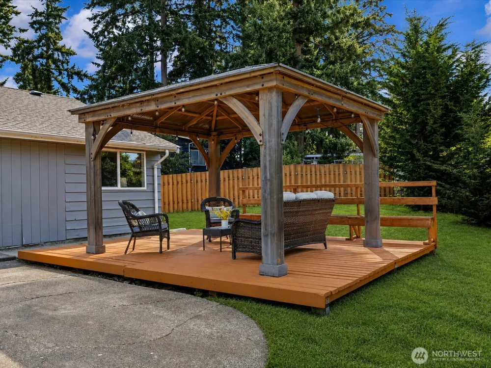 22628 87th Avenue W Edmonds, WA 98026
