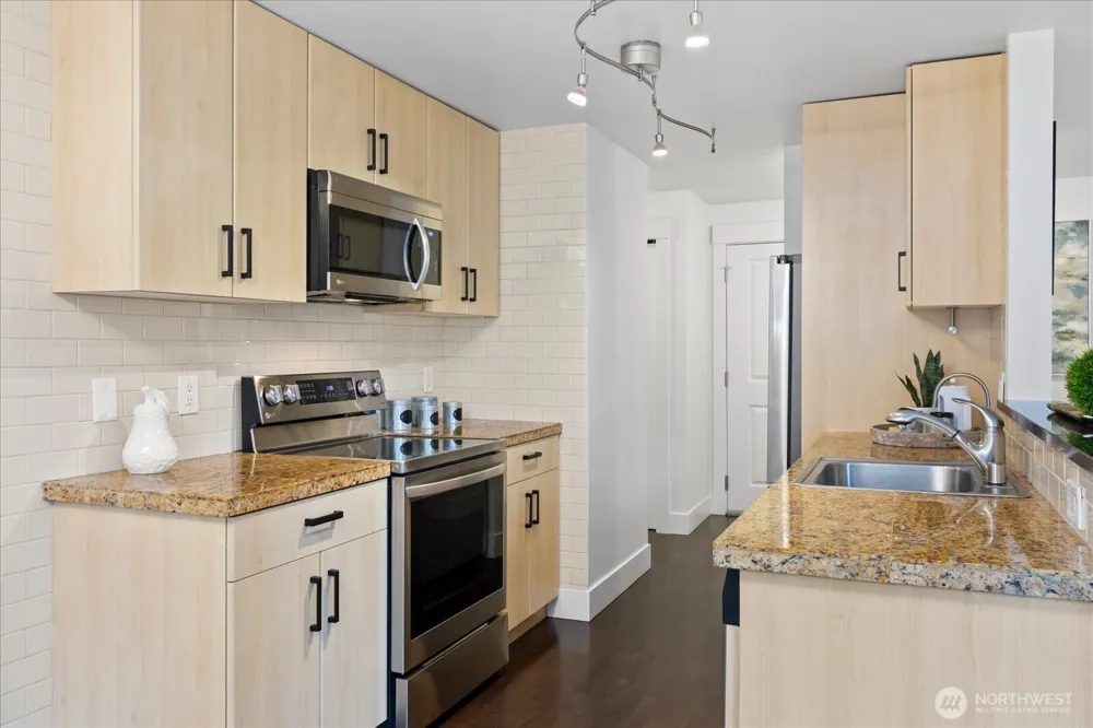 22910 90th Avenue W #D206 Edmonds, WA 98026