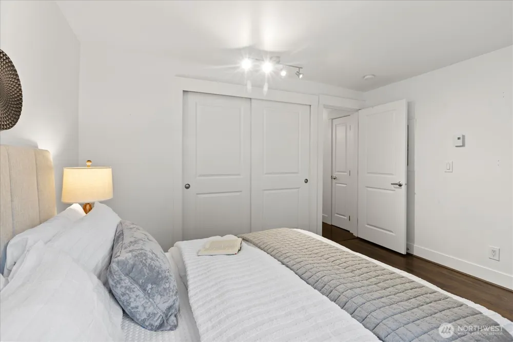 22910 90th Avenue W #D206 Edmonds, WA 98026