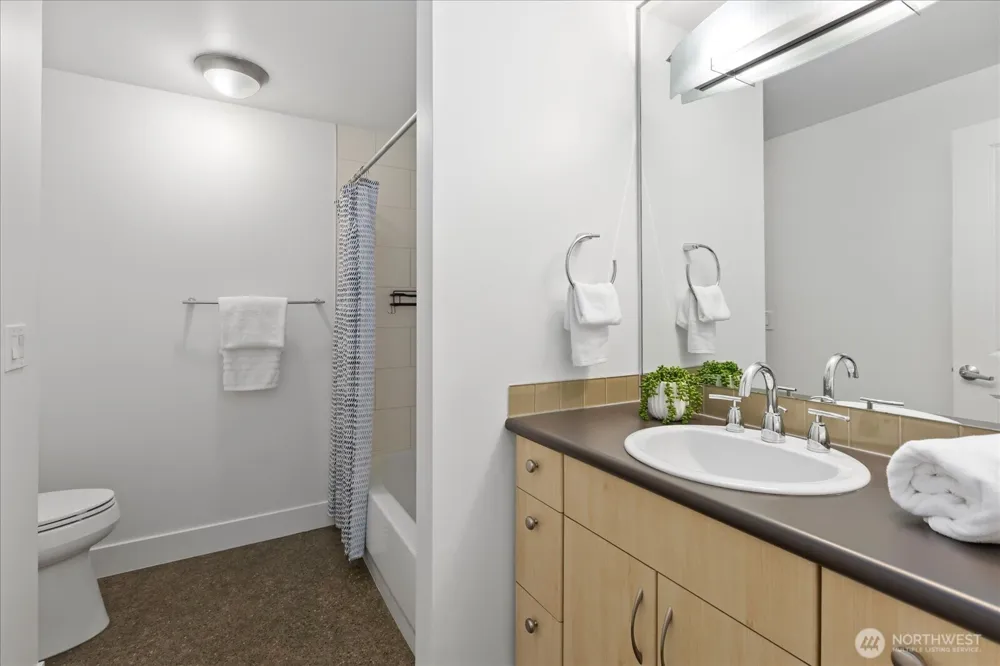 22910 90th Avenue W #D206 Edmonds, WA 98026