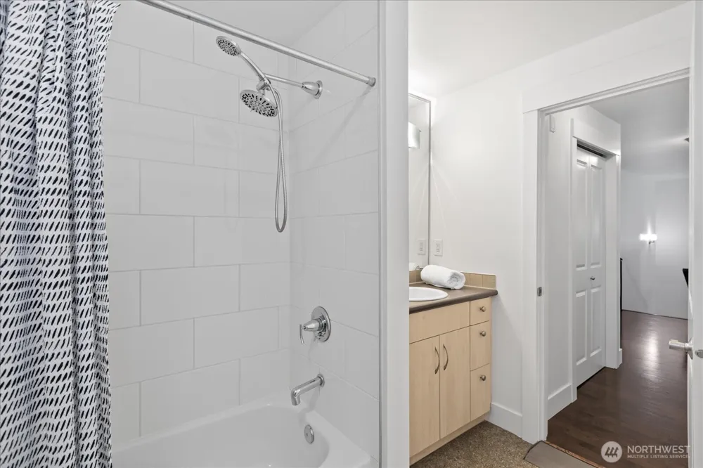 22910 90th Avenue W #D206 Edmonds, WA 98026