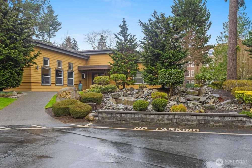 22910 90th Avenue W #D206 Edmonds, WA 98026