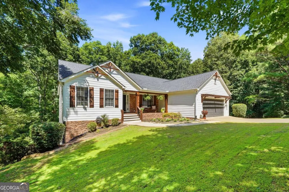 212 Oak Hollow CT White, GA 30184