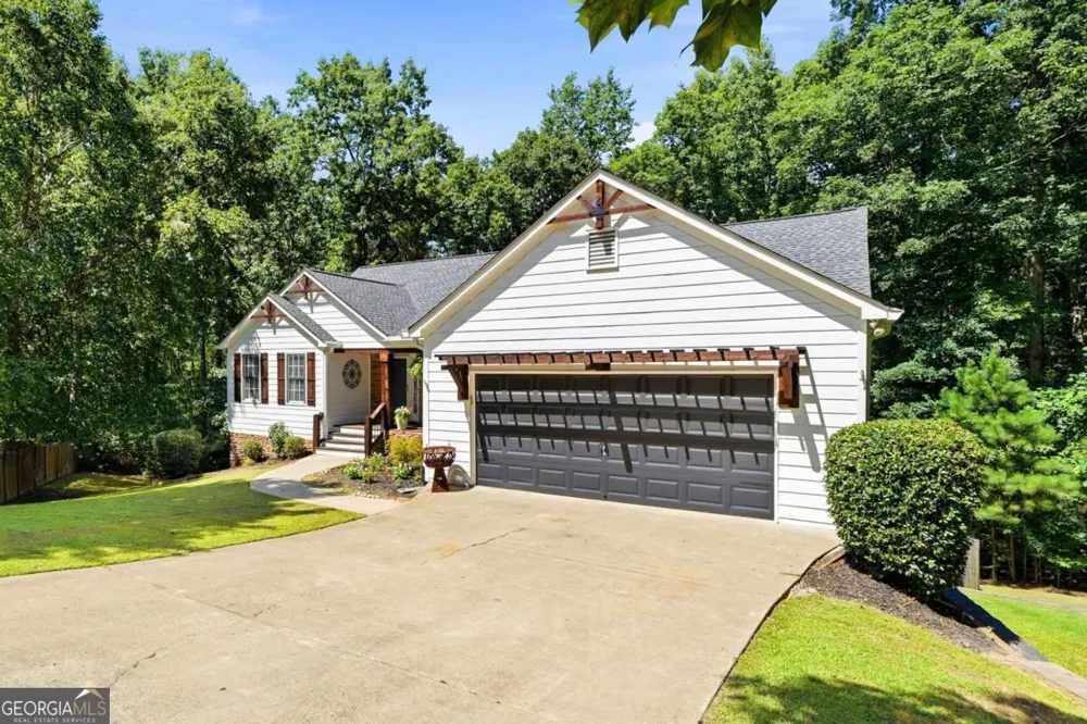 212 Oak Hollow CT White, GA 30184