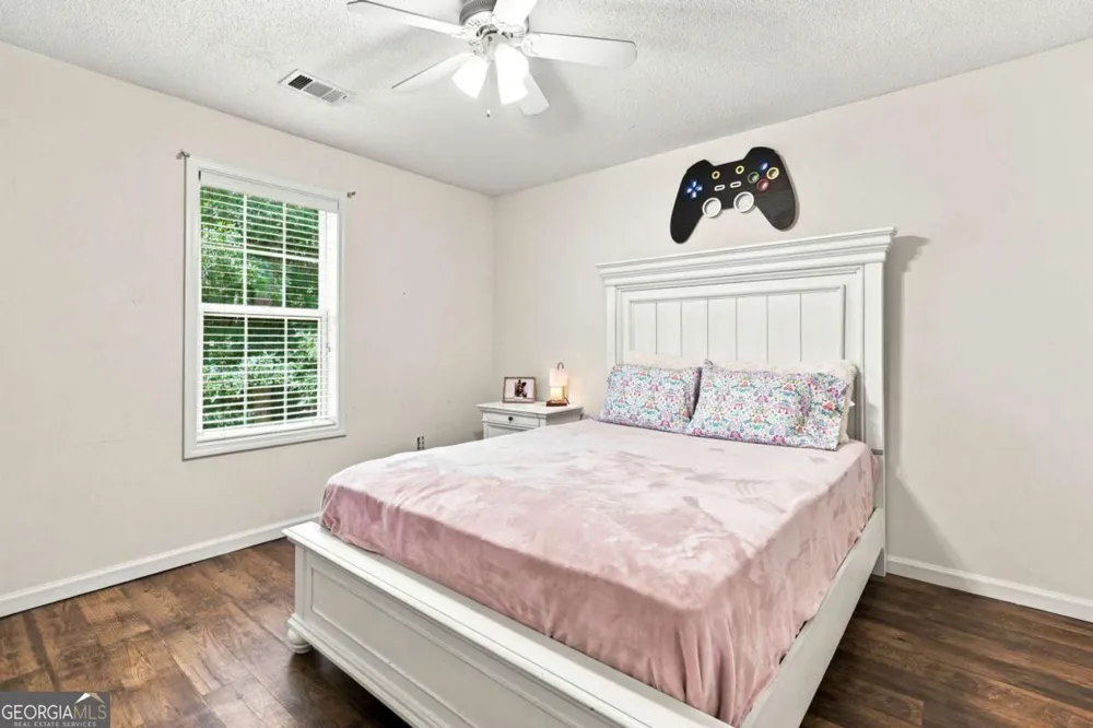 212 Oak Hollow CT White, GA 30184