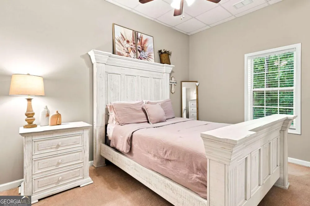212 Oak Hollow CT White, GA 30184