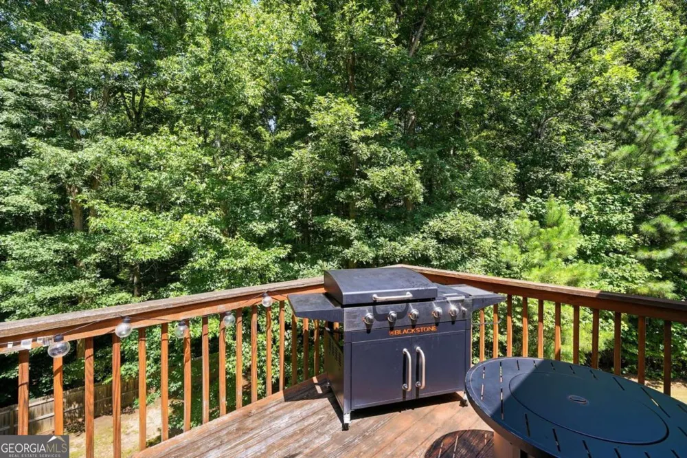 212 Oak Hollow CT White, GA 30184