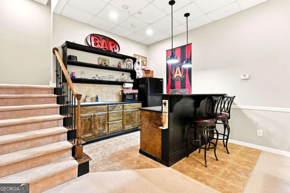 212 Oak Hollow CT White, GA 30184