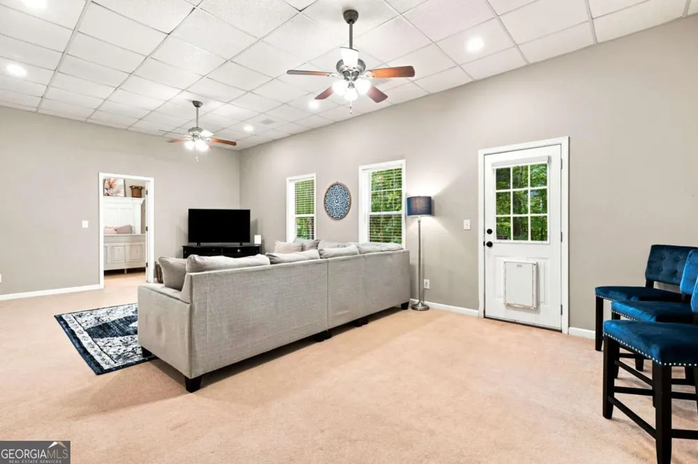 212 Oak Hollow CT White, GA 30184