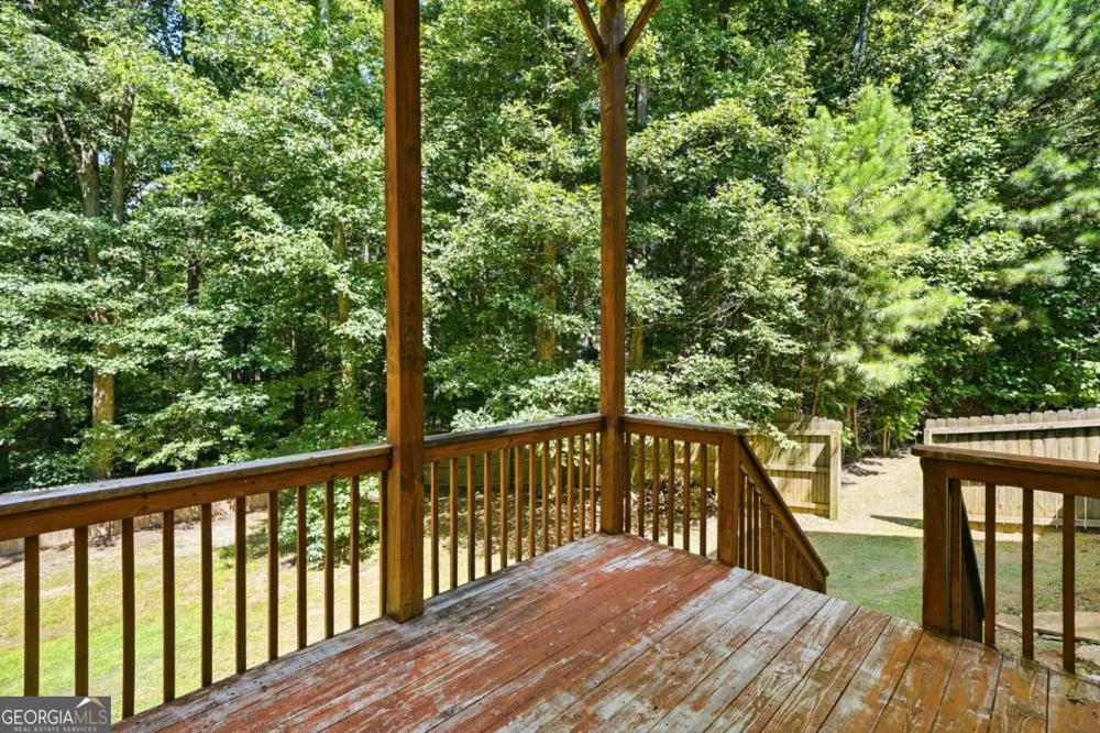 212 Oak Hollow CT White, GA 30184