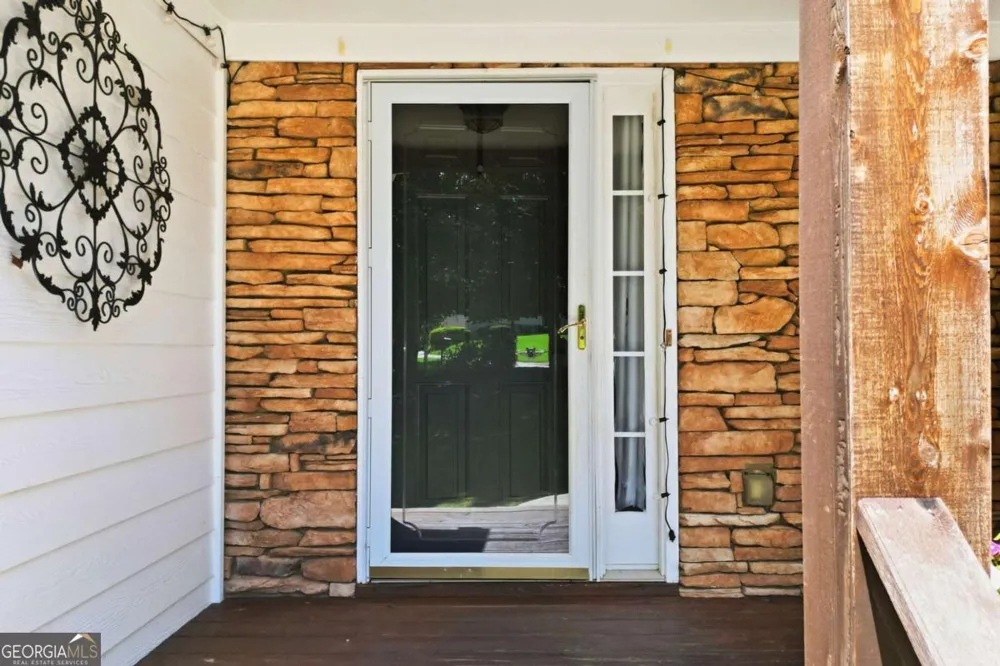 212 Oak Hollow CT White, GA 30184