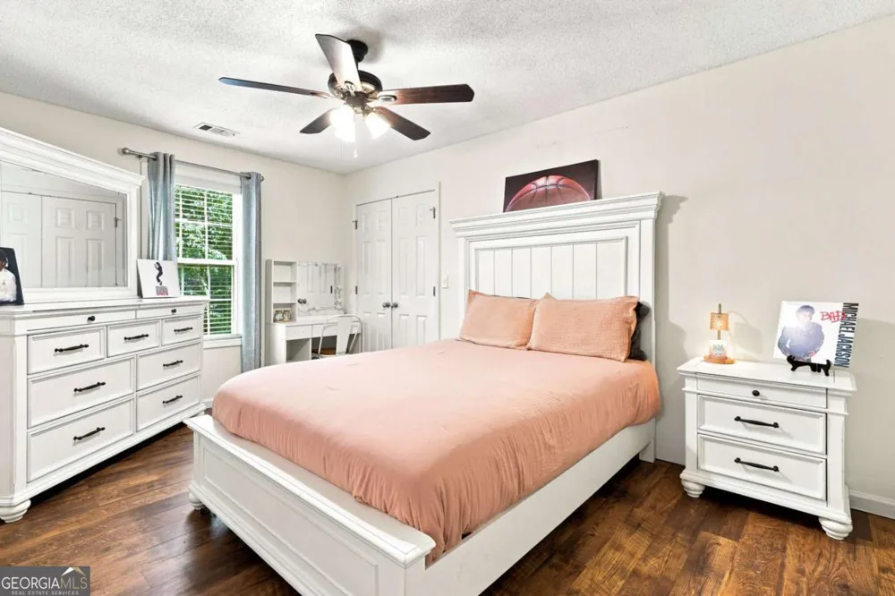 212 Oak Hollow CT White, GA 30184