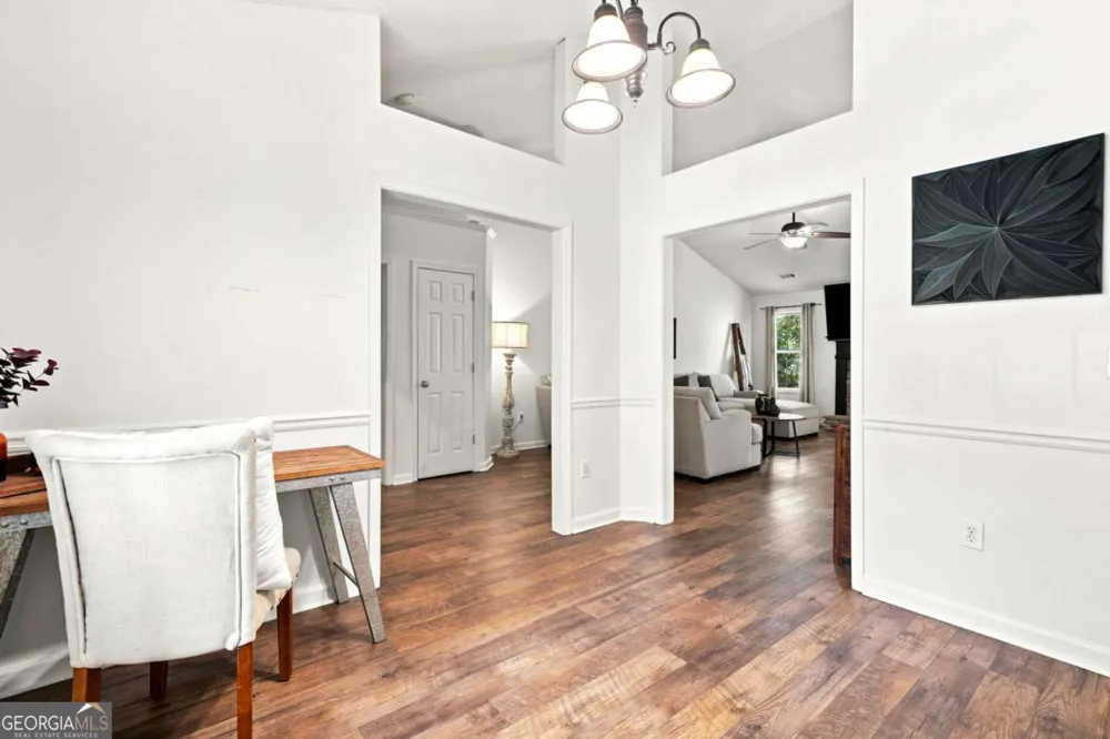 212 Oak Hollow CT White, GA 30184