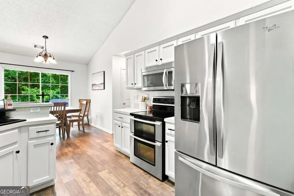 212 Oak Hollow CT White, GA 30184