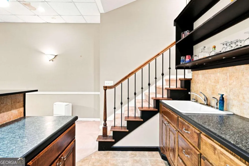 212 Oak Hollow CT White, GA 30184